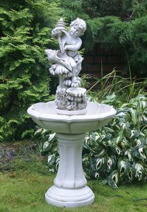 fountain, garden fountain,fountain Cupid with sea shells